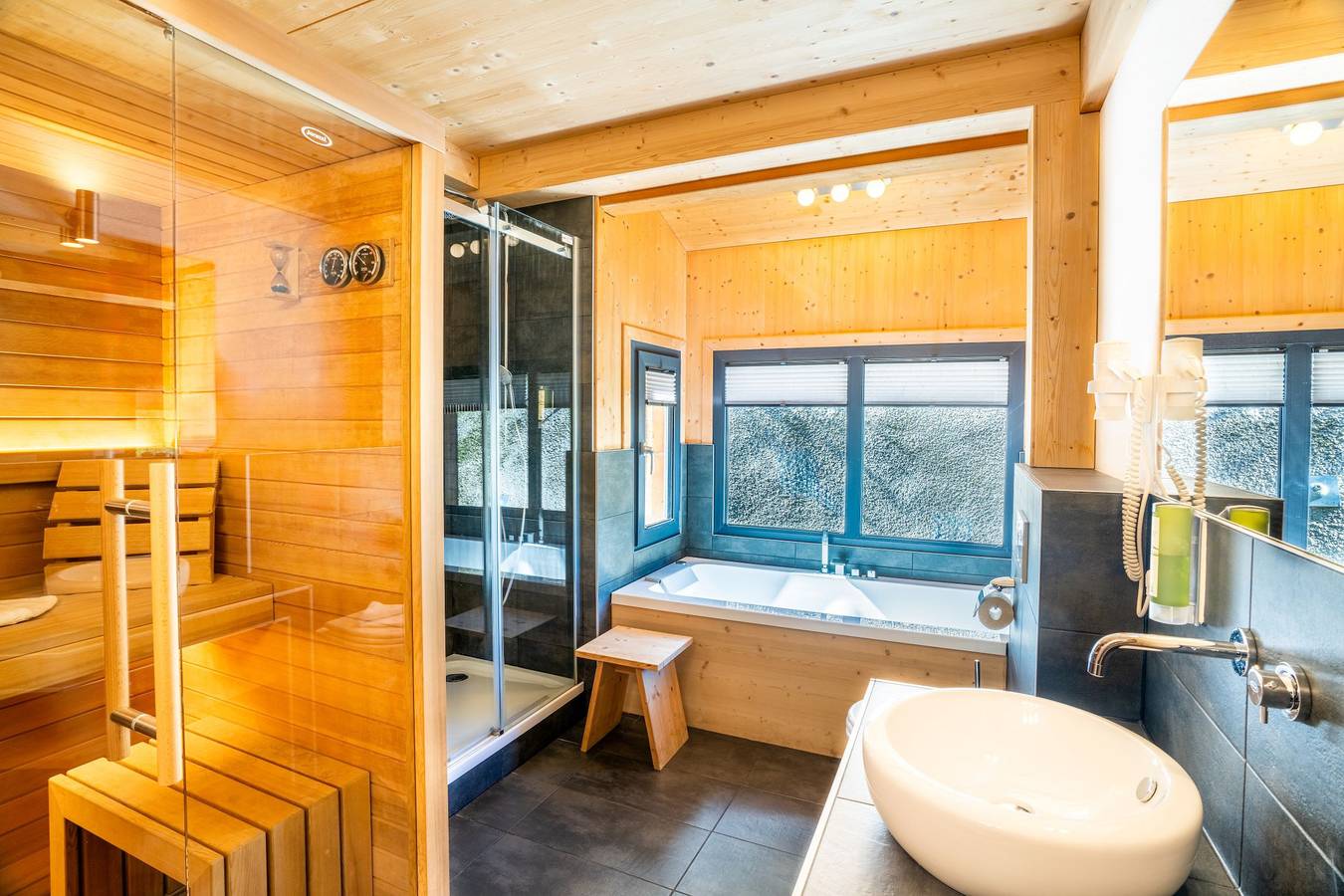 Superior Chalet # 04 mit Sauna & Whirlwanne innen in Pichl-Preunegg, Schladming-Dachstein
