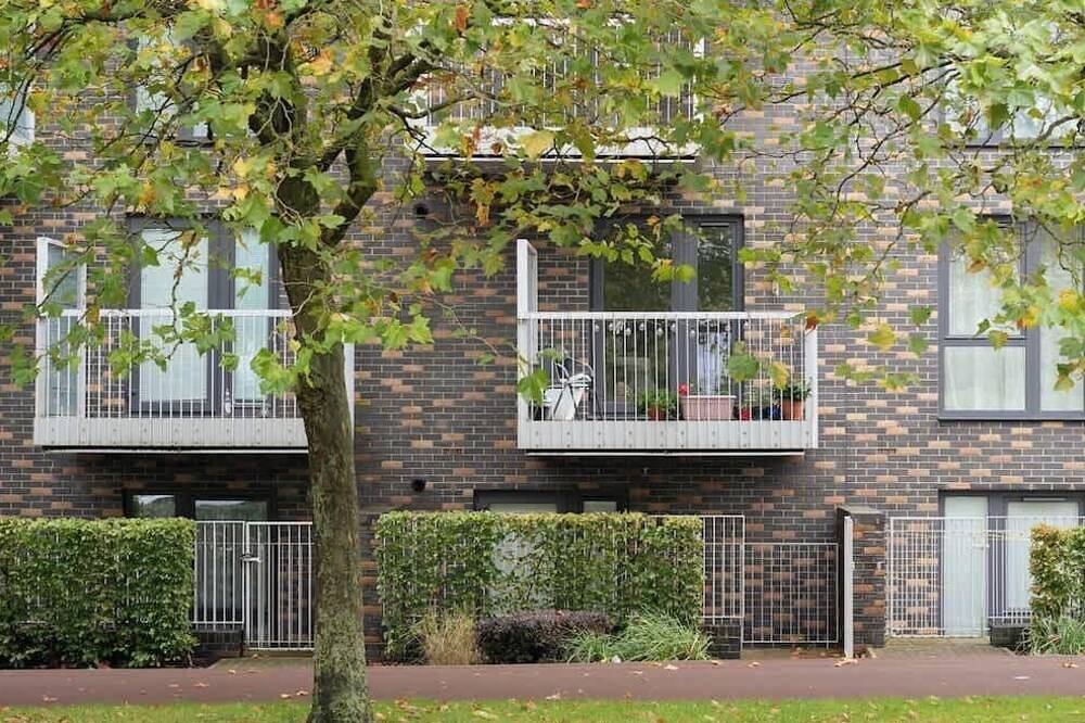 Entire apartment, 1Bed | Smart Tv + Parking | Walk to Shops & Xscape in Milton Keynes, South East England