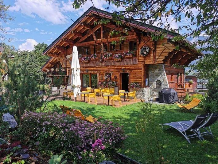 Chalet pour 10 personnes, avec Balcon et Terrasse ainsi que Jacuzzi et Jardin