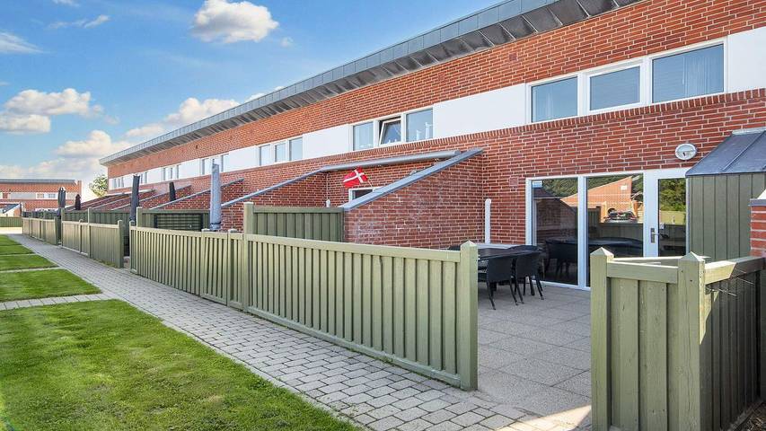 Vakantiehuis voor 4 personen, with terras and zwembad as well as sauna in Bork Havn