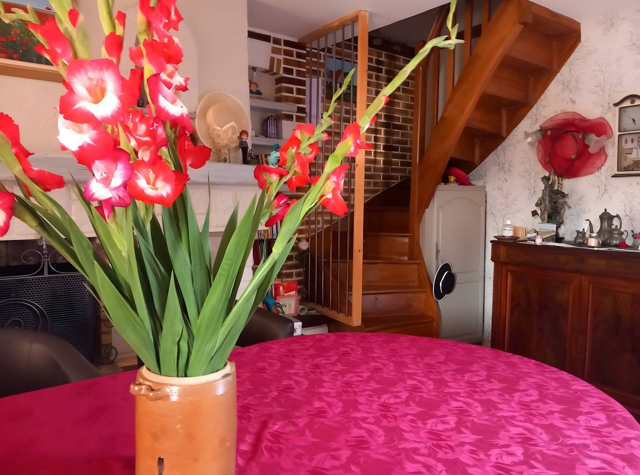 Chambre d’hôtes « La Chambre de Geneviève et Léonce » avec terrasse, jardin partagés et Wi-Fi in Abbeville, Région d'Abbeville