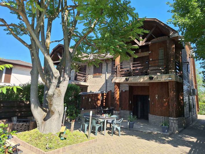 Ferienwohnung für 8 Personen, mit Balkon und Garten in Zamardi