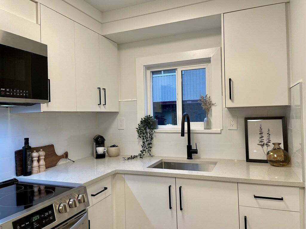 Modern, Bright, Clean 2 Bedroom Suite - Great Location! in Burnaby, British-Columbia