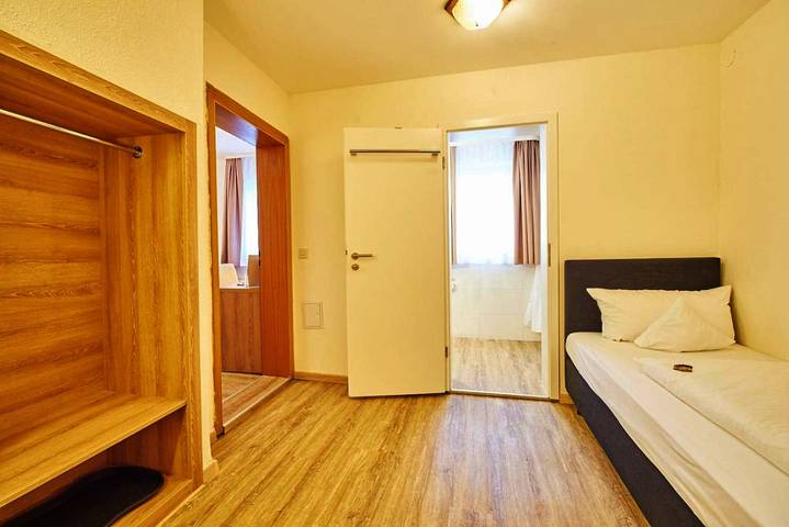 Hotel, mit Terrasse und Whirlpool sowie Pool und Sauna in Wiesenttal - 4