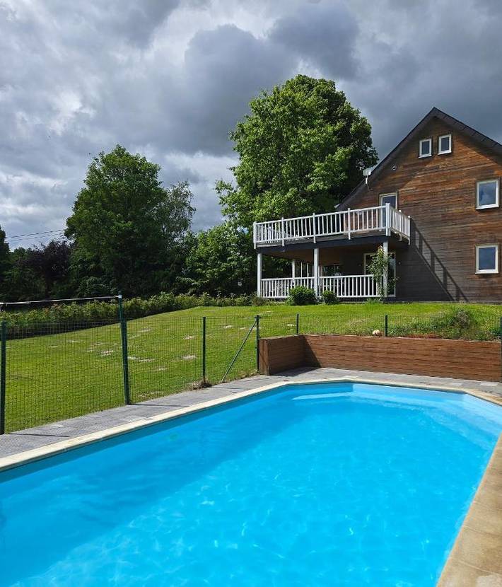 Location de vacances pour 9 personnes, avec vue et sauna ainsi que jardin et piscine, animaux acceptés dans Cherain