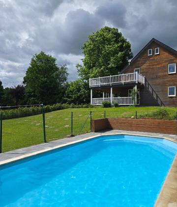 Cottage pour 9 personnes, avec jardin et piscine ainsi que sauna et vue, animaux acceptés dans Cherain