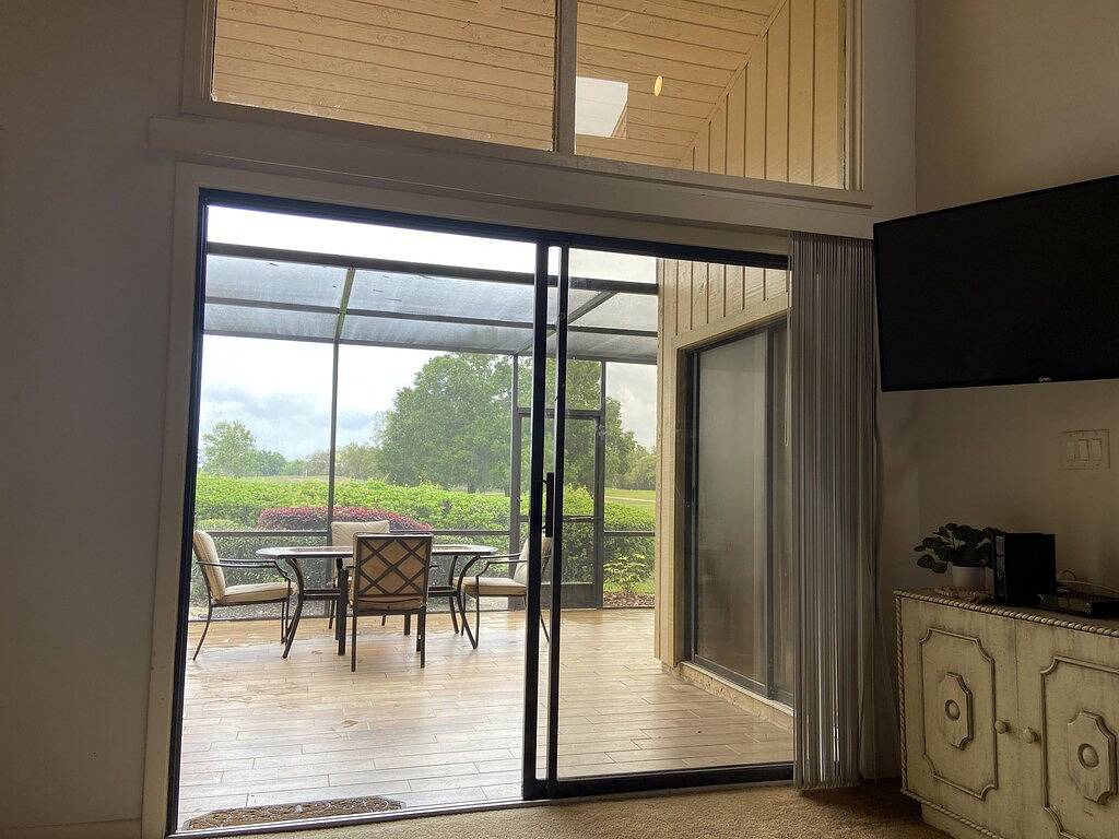 Large peaceful townhome, backs to open green space, short drive to theme parks! in Lake Marion (FL)