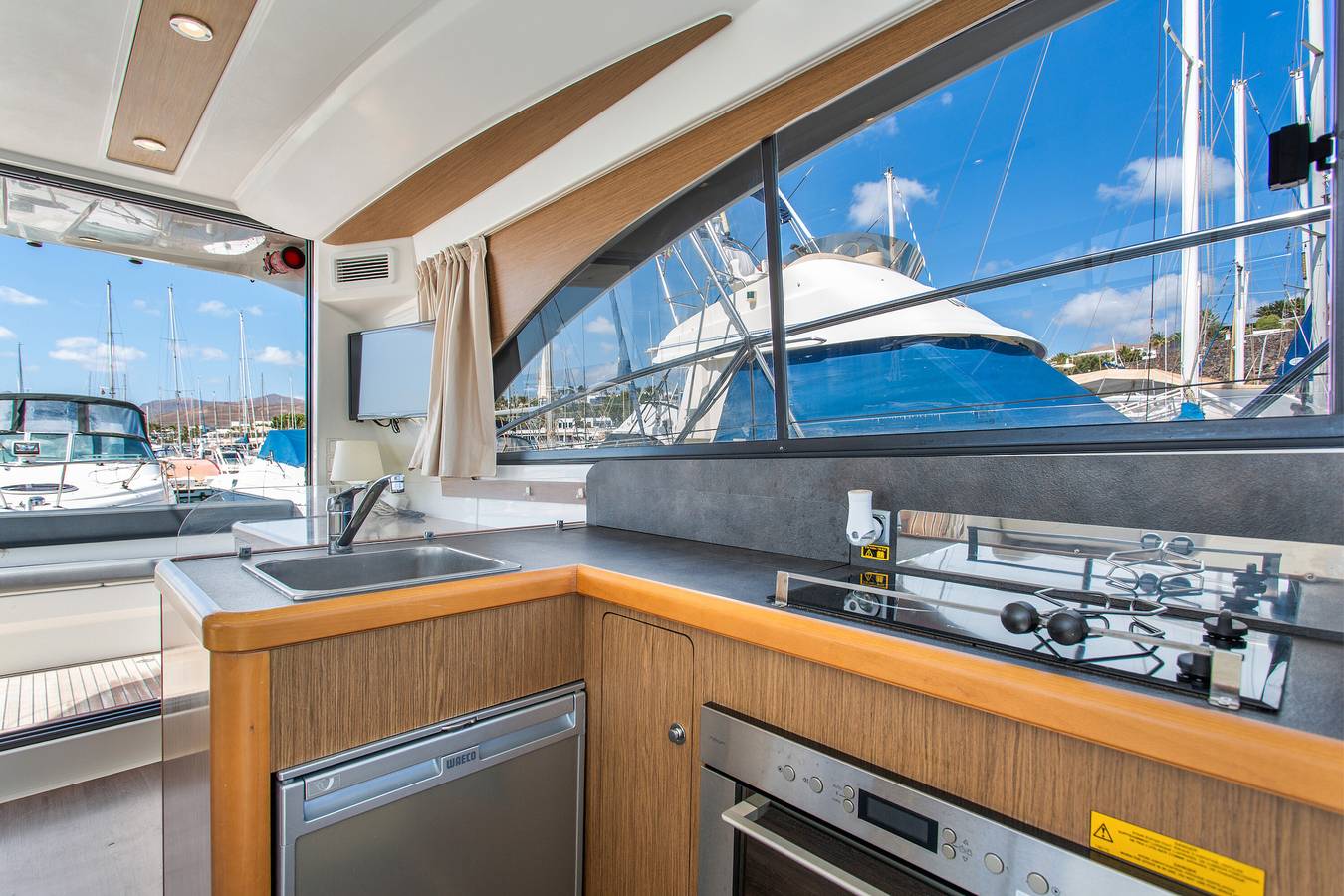 'Charmante Yacht' mit Meerblick, Wlan und Klimaanlage in Puerto Calero, Lanzarote