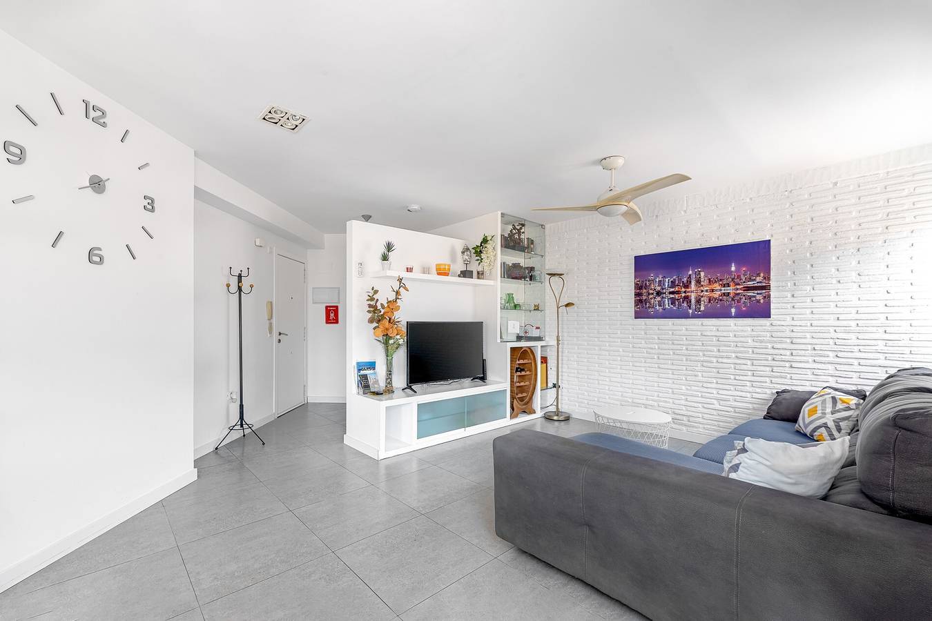 Apartamento entero, Apartamento 'Amplio Canet' con piscina compartida, Wi-Fi y aire acondicionado in Canet de Berenguer, Costa de Valencia