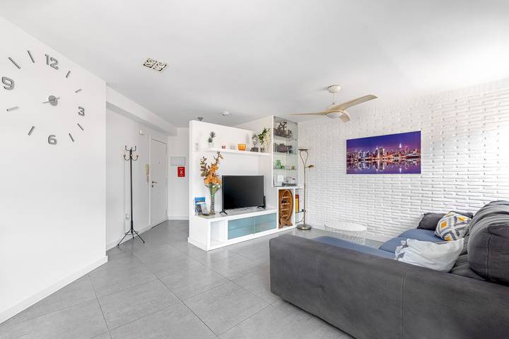 Ganze Wohnung, Ferienwohnung 'Amplio Canet' mit Gemeinschaftspool, Wlan und Klimaanlage in Canet d'En Berenguer, Costa de Valencia