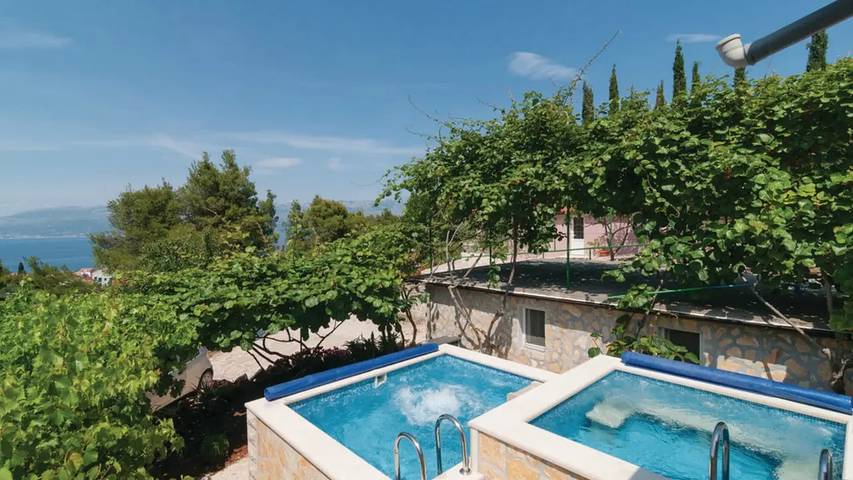 Ferienhaus für 9 Personen, mit Pool und Terrasse - 1