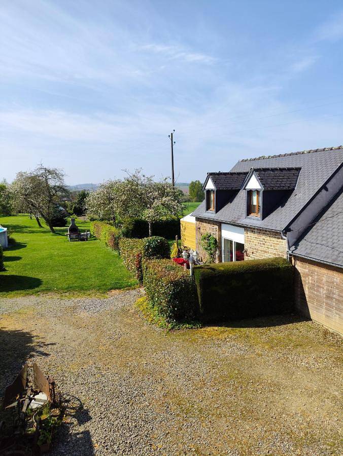 Chambre d’hôte pour 6 personnes, avec piscine ainsi que vue et jardin dans la Manche - 2