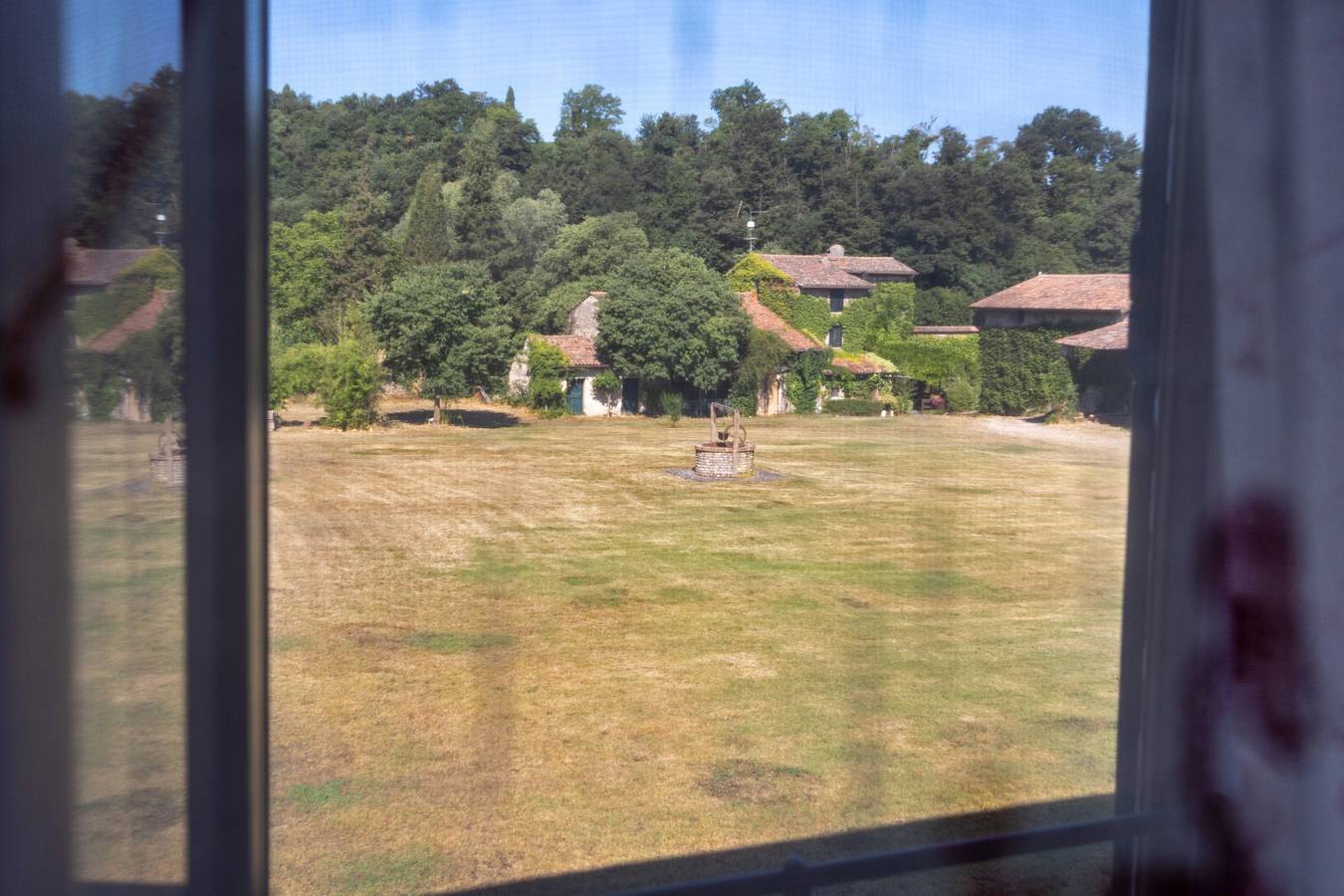 Room 'Fuoco' with Shared Garden, Wi-Fi and Air Conditioning in Valeggio sul Mincio, Verona Province