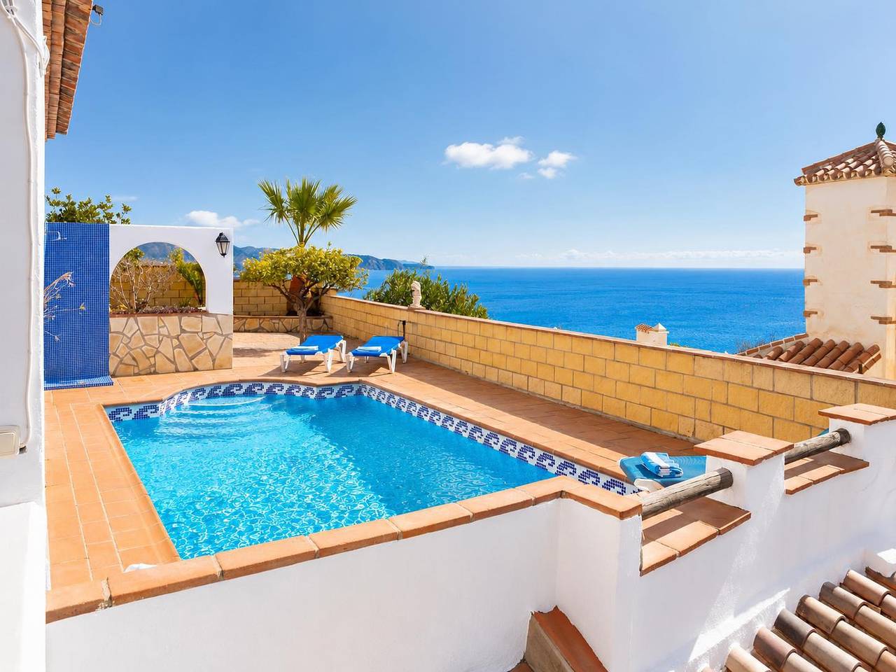 Villa für 6 Personen mit Balkon in Torrox Costa, Torrox