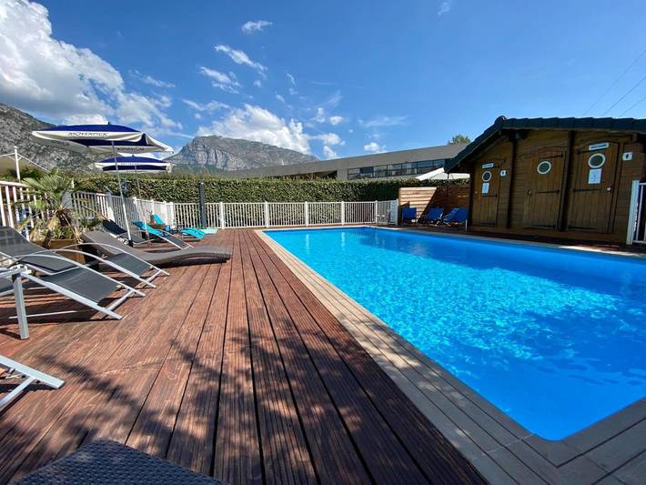 Hôtel pour 2 personnes, avec Terrasse ainsi que Jardin et Piscine