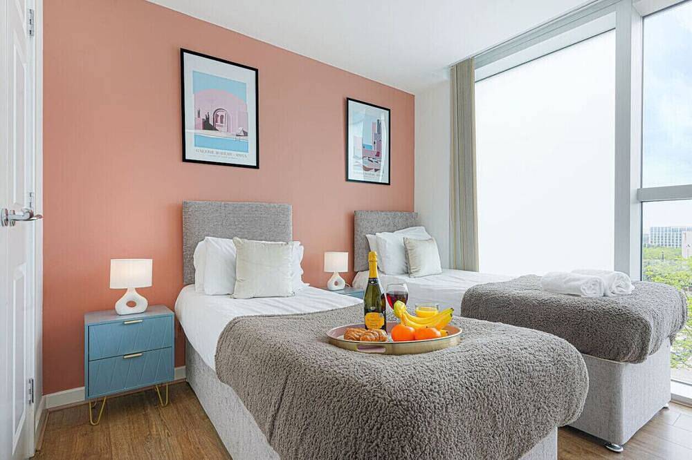 Entire apartment, 2 Bedroom 2 Bathroom Apartment in City Centre in Milton Keynes, South East England