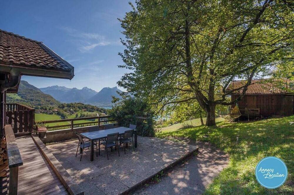 Appartement entier, Bergerie : Appartement Loft vue Lac et Montagnes in Talloires-Montmin, Région d'Annecy