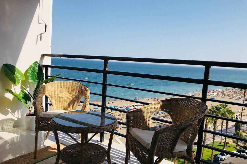 Geheel appartement, Gerenoveerde studio met prachtig uitzicht op zee in Playa El Bajondillo, Torremolinos