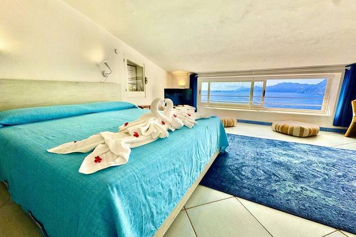 Entire apartment, La Mansarda: a breathtaking view of the sea in Gavitella beach, Praiano