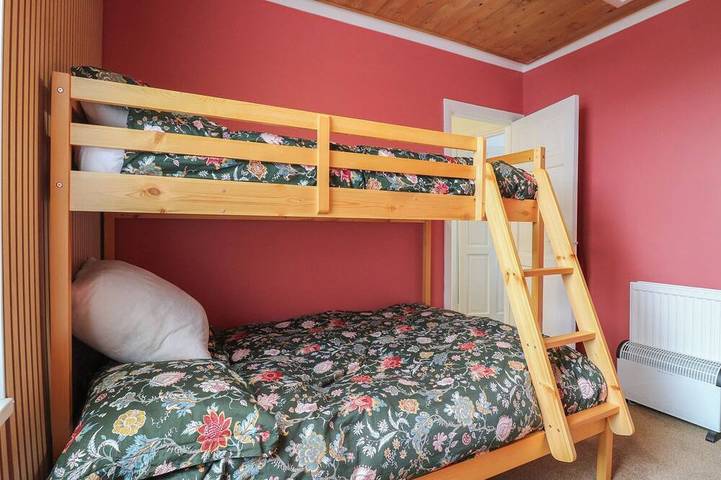 Meregate Cottage, pet friendly, with open fire in Margate in Botany Bay, Kent
