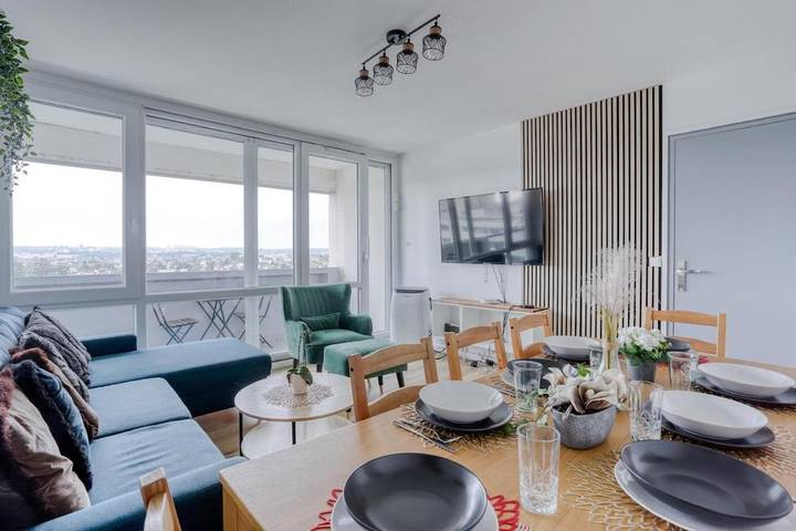 Location de vacances pour 10 personnes, avec Balcon ainsi que Jardin et Vue à Sevran