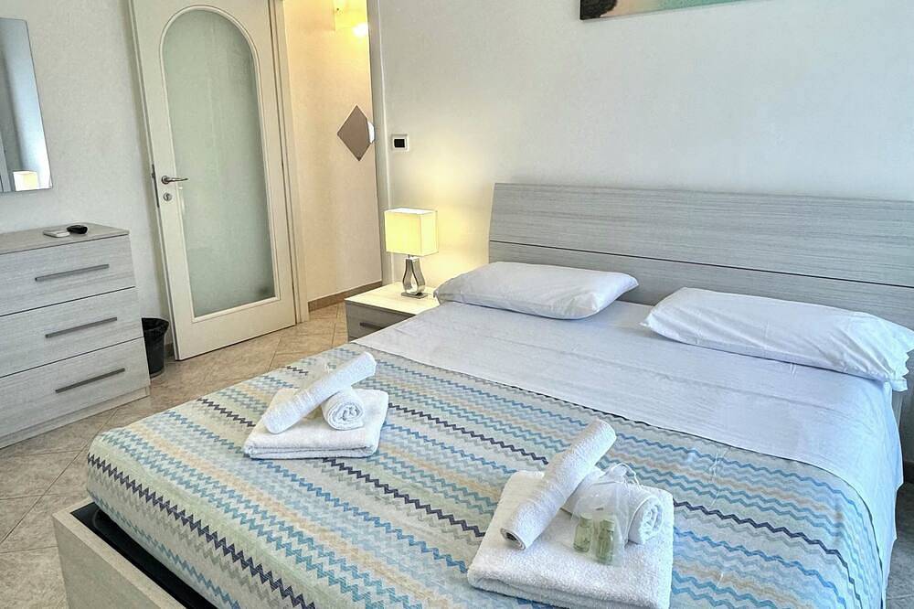 Entire apartment, [Savona] Apt 2 bedr+ Wi-fi+ 2 balcony in Savona (City), Savona