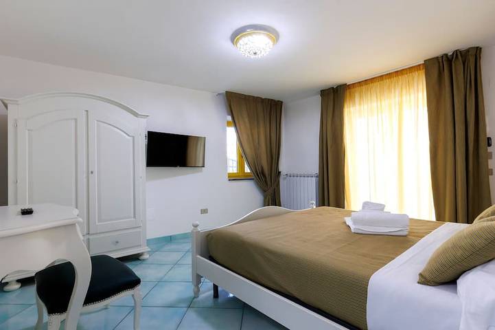 Villa Le Porpore between Positano and Amalfi, with an enchanting sea view. in Furore, Sorrento Coast