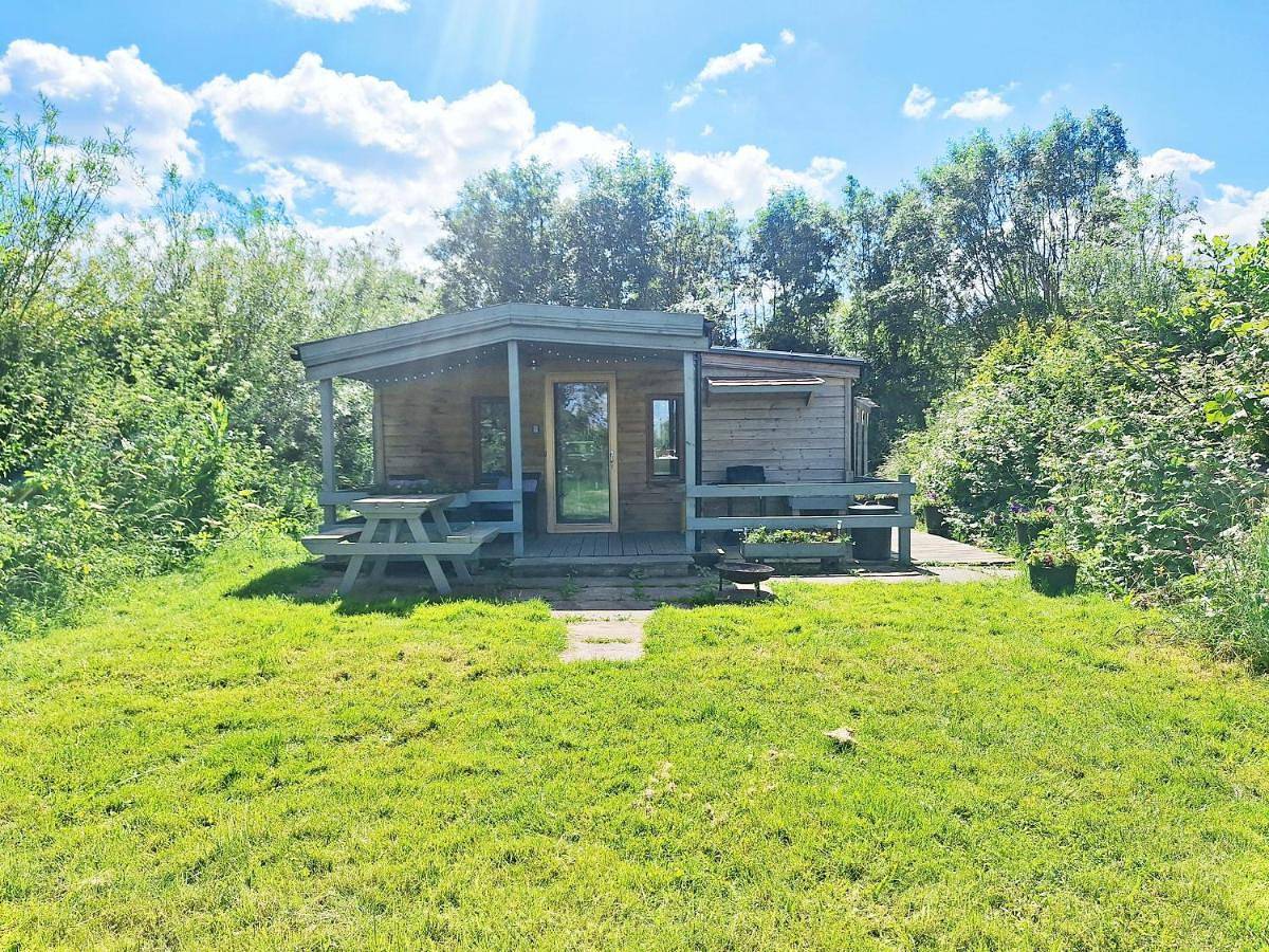 Beautiful Wooden tiny house, Glamping cabin with hot tub 2 in Sherwood Forest, Nottinghamshire