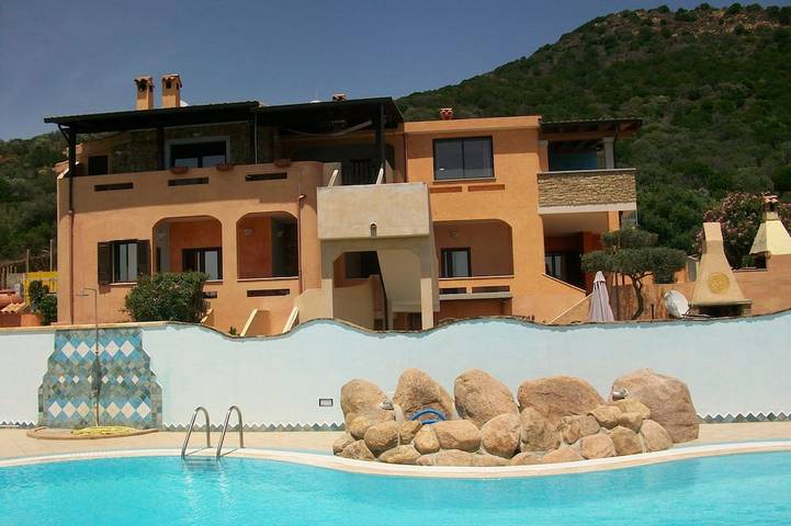 Ferienhaus für 7 Personen, mit Pool und Garten sowie Terrasse in Chia