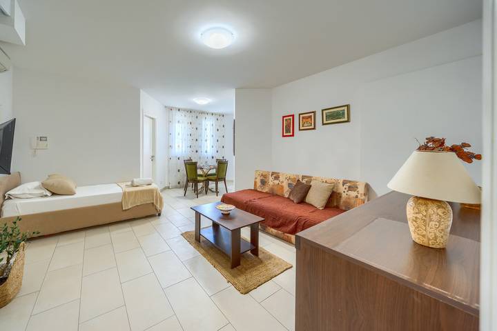 Appartement de vacances entier, A comfortable apt w balcony, 4 min walk to beach in Split, Split-Dalmatie