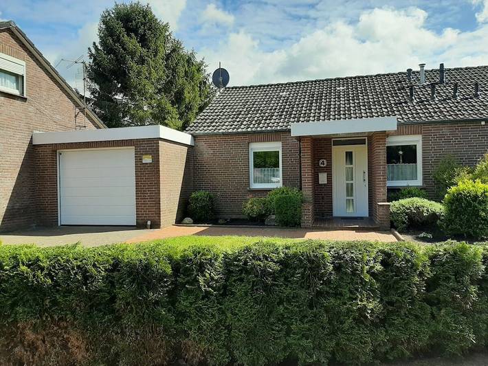 Feriehus for 4 personer, med terrasse og hage, dyr tillatt i Hage