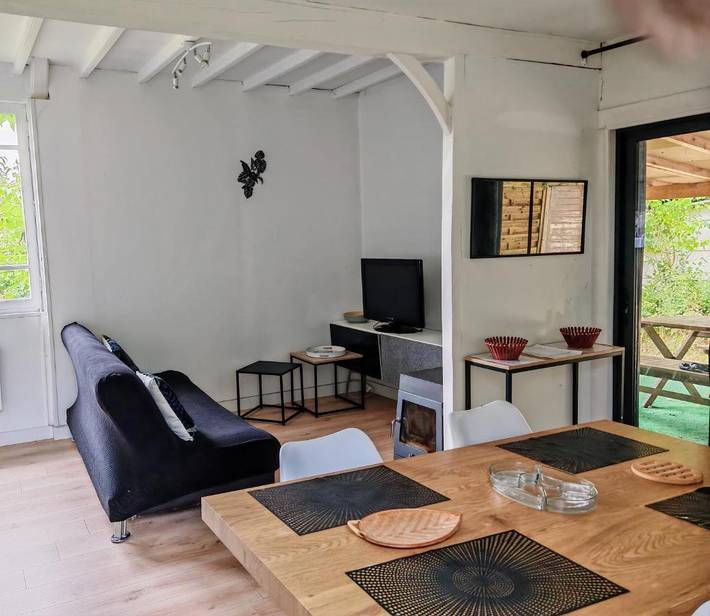 Location de vacances pour 4 personnes, avec piscine et terrasse ainsi que jardin et vue, animaux acceptés à Éguzon-Chantôme - 2