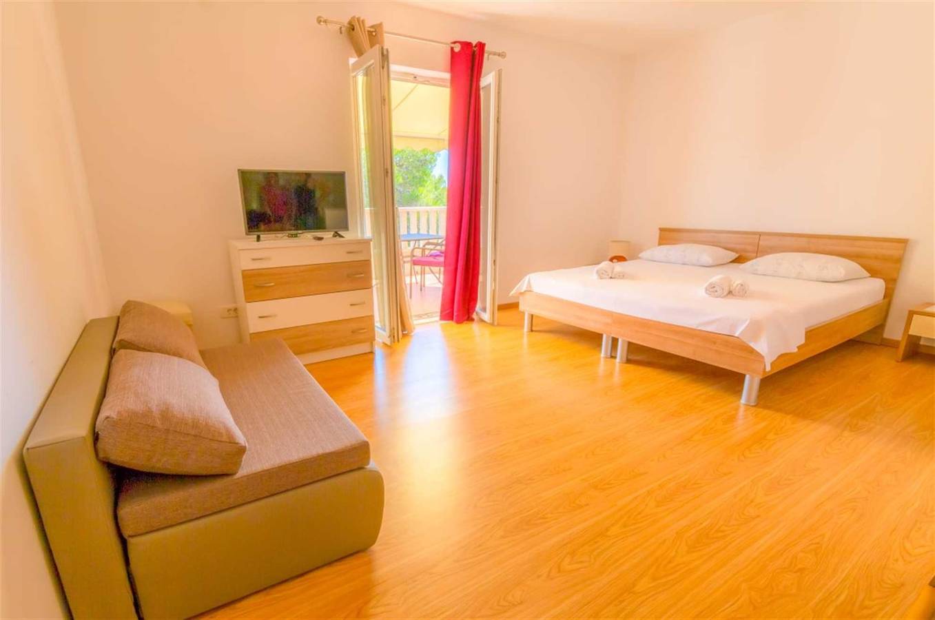 Ganzes Studio, Karla - Studio in Polače, Balkon mit seitlichem Meerblick in Mljet