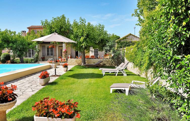 Gemütlicher Rückzugsort mit Pool & Parkplatz | Barbentane 600m in Barbentane, Arles und Umgebung