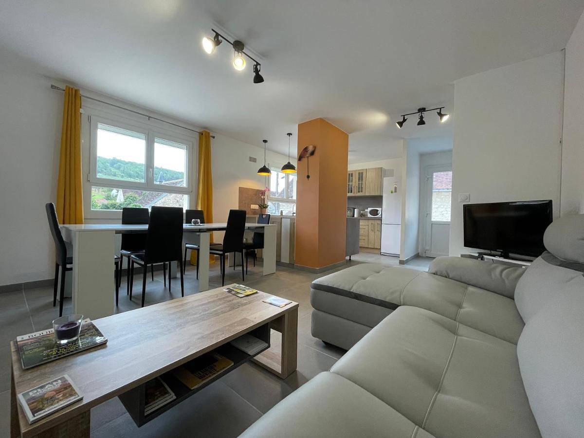 Three-Bedroom House in Chablis, Région d'Auxerre