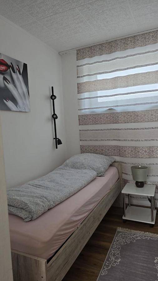 Ferienwohnung für 3 Personen, mit Terrasse und Garten in Schortens - 3