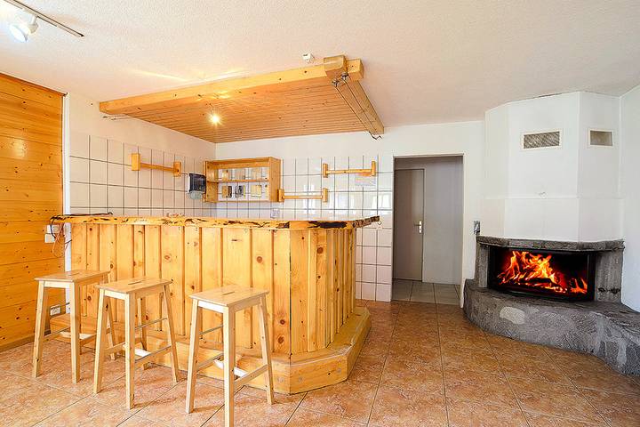 Location de vacances pour 55 personnes, avec terrasse ainsi que sauna et vue à Champéry - 3