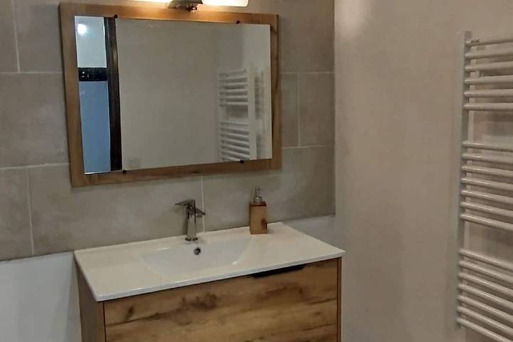 Apartamento entero, Mountain cabin near Lake Annecy. Ideal for couples and families. No pets allowed. in Saint-Ferréol, Región de Annecy