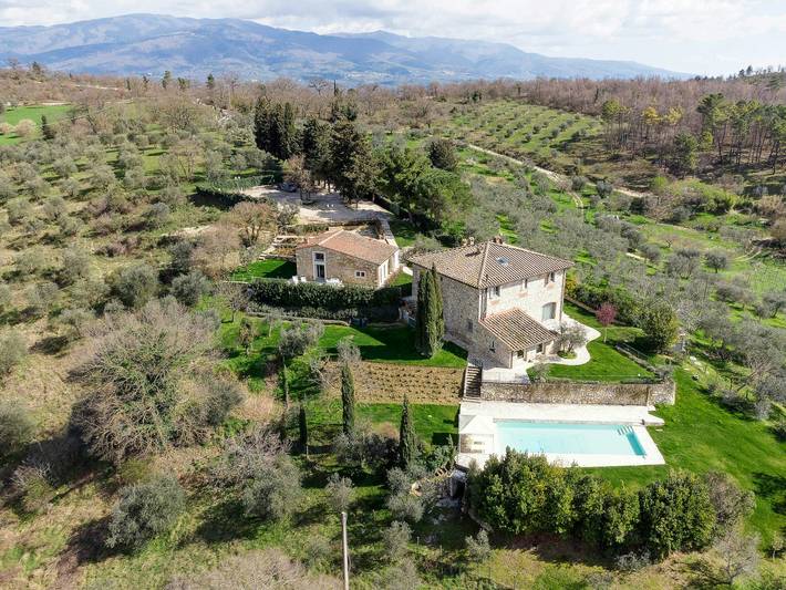 Villa mit Infinity-Pool in den Hügeln der Toskana in Rignano sull'Arno, Valdarno