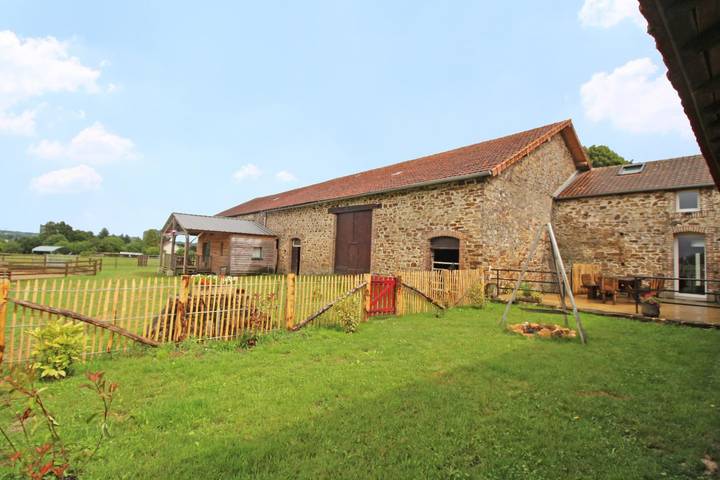 Gîte pour 8 personnes, avec jardin à Saint-Yrieix-la-Perche - 4