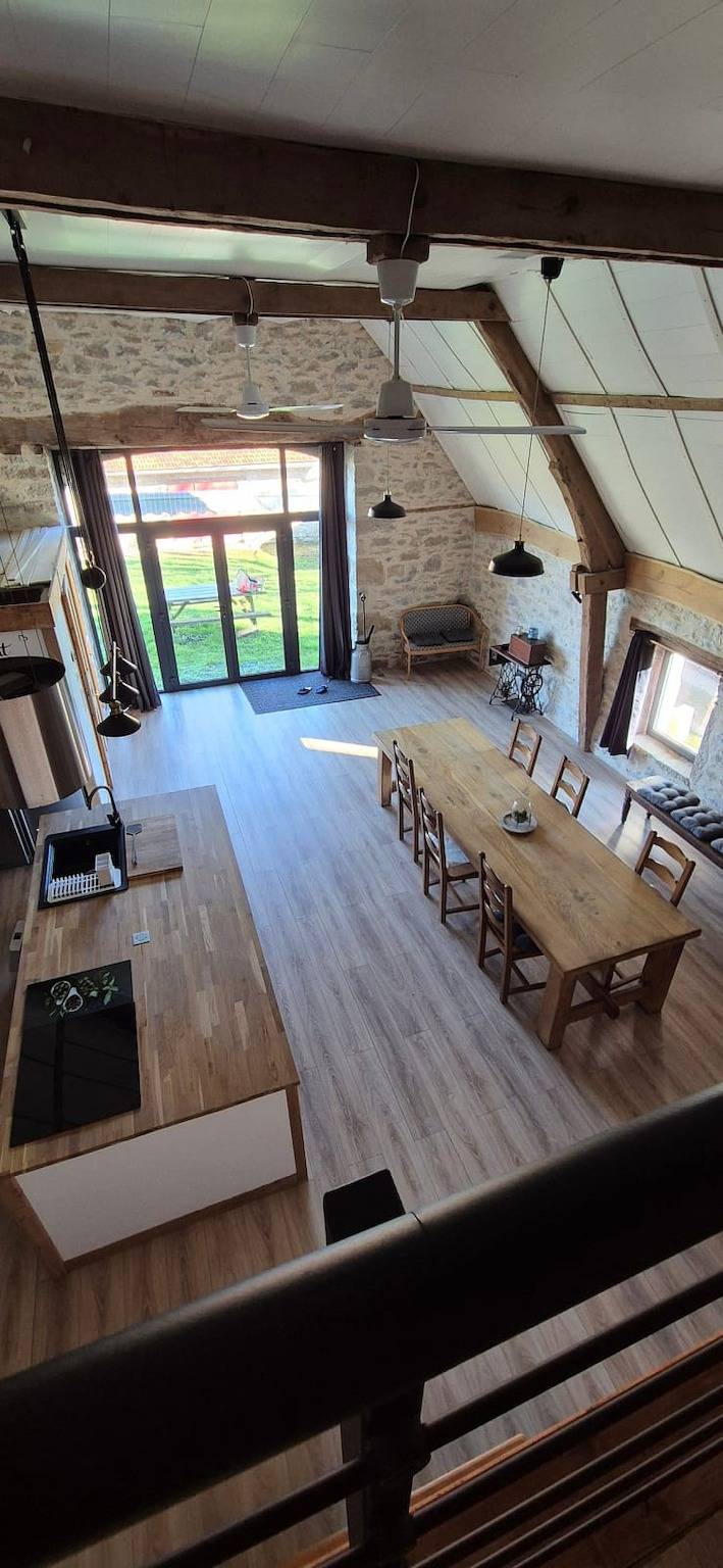 La grange de Thégra, climatisation, 3 chambres et une mezzanine in Thégra, Massif central