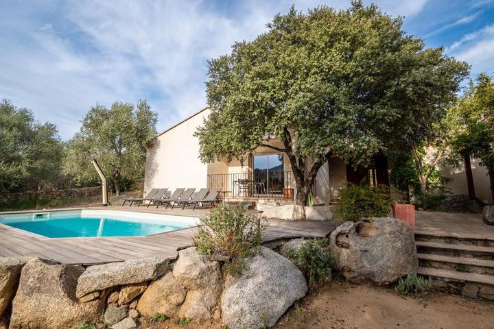 Villa pour 6 personnes, avec piscine ainsi que vue et jardin à Monticello - 3