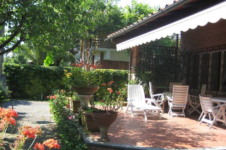 Ferienhaus für 7 Personen, mit Terrasse und Garten in Forte dei Marmi
