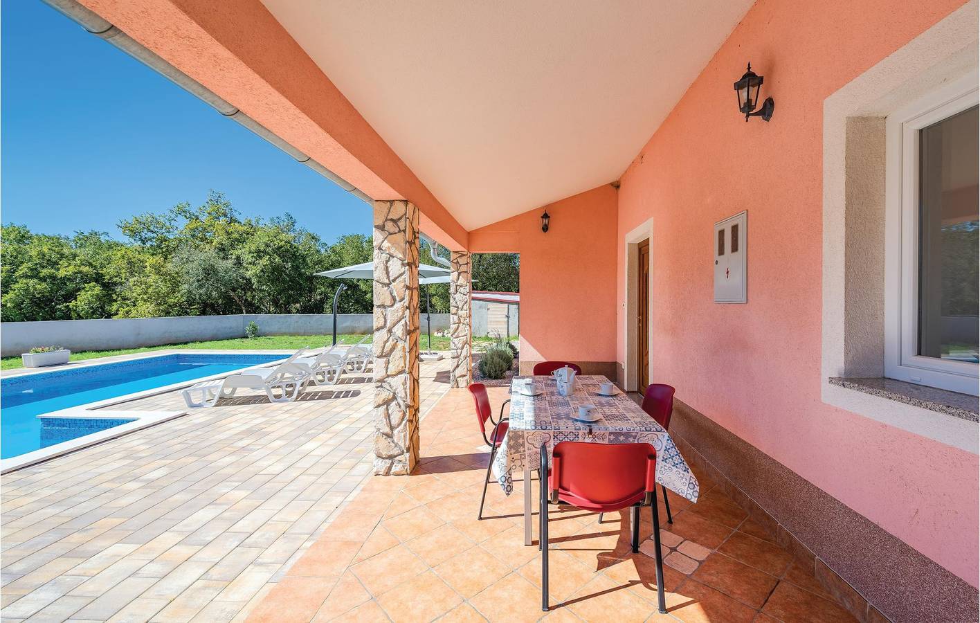 Reizende Ferienwohnung mit Pool und Terrasse in der Nähe des Restaurants Tri Murve in Kršan, Ostküste Istrien