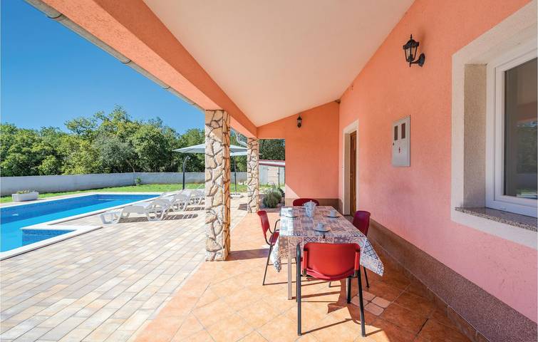 Reizende Ferienwohnung mit Pool und Terrasse in der Nähe des Restaurants Tri Murve in Kršan, Ostküste Istrien
