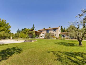 Location de vacances pour 8 personnes, avec terrasse à Paradou