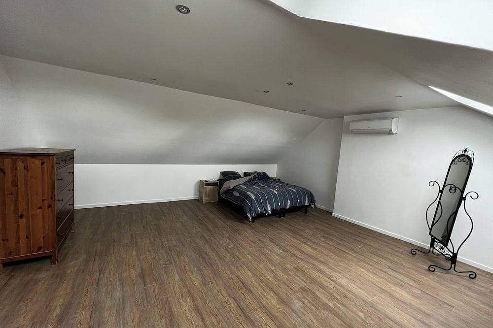 Appartement entier, L'Aurélia, spacieux duplex climatisé in Achicourt, Région d'Arras