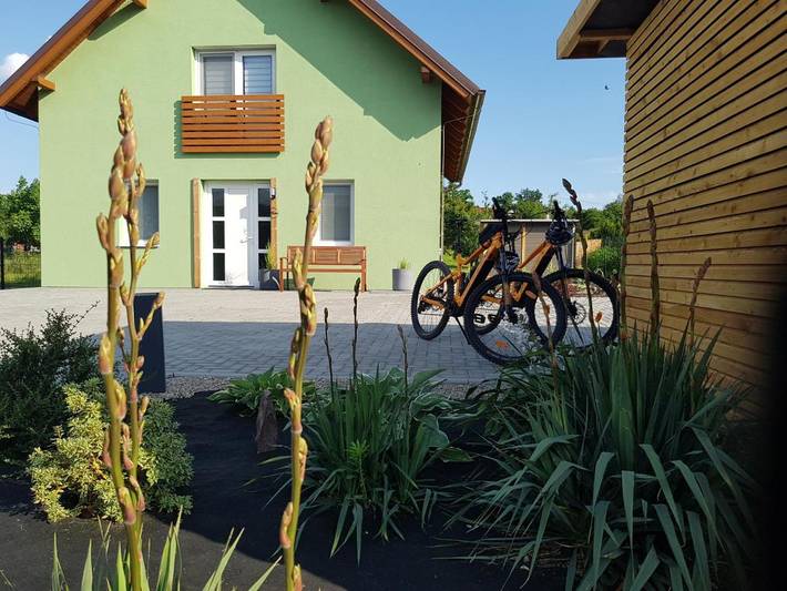 Dom dla 10 osób, z Jacuzzi i Taras oraz Ogród i Sauna w Znojmo