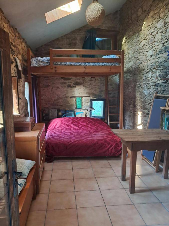 Gîte pour 4 personnes, avec terrasse ainsi que vue et jardin à Saint-Mathieu - 2
