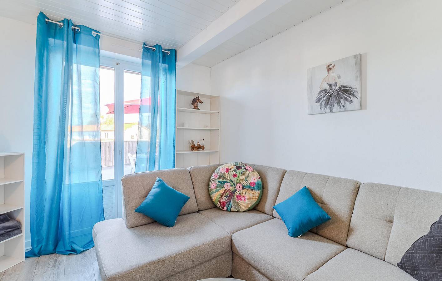 Entire holiday apartment, Cozy Apartment near Pizz'aroma & Médis Center, Parking, WiFi in Médis, Côte de Beauté